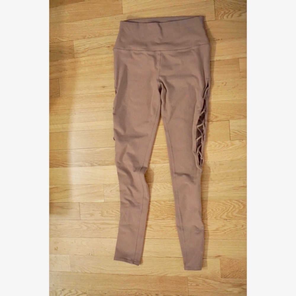 Alo Yoga Interlace Legging in Smoky Quartz - Picture 3 of 7